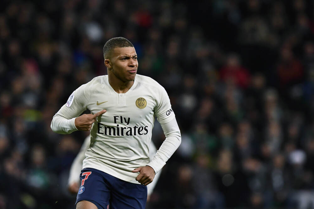 VAR确认进球有效！姆伯莫助攻，艾永破门，喀麦隆1-0领先加蓬